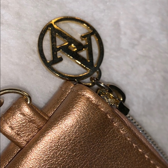 Adrienne Vittadini Copper Color Wristlet - Ex Cond - Picture 3 of 13